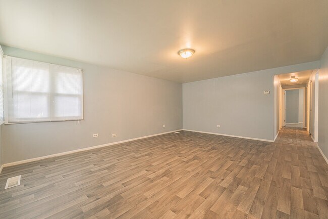 Building Photo - 3227 Nelson Ave