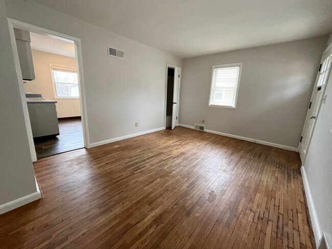 Building Photo - 2 Bed/1 Bath Rental Home!