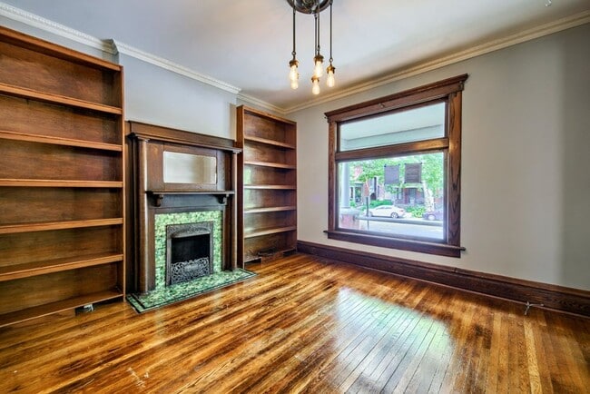 Building Photo - Short North / Victorian Village Stunning Single Family House!