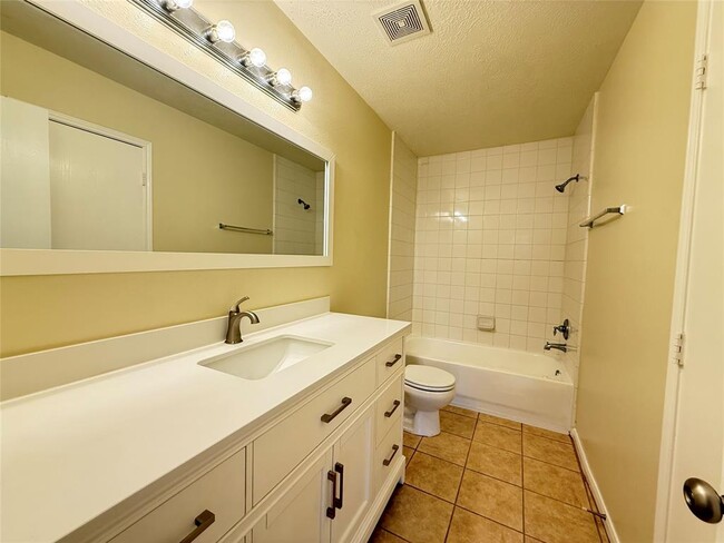 Building Photo - 6615 Highwind Bend Ln