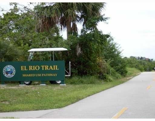 El Rio train runs along complex with great bike trails - 450 NW 20th St