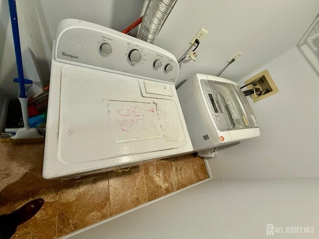 Building Photo - 1404 Edison Glen Terrace