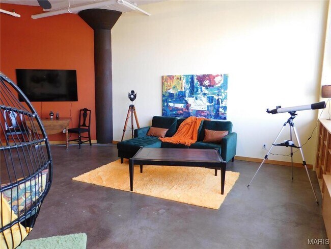 Building Photo - 701 N 15th St