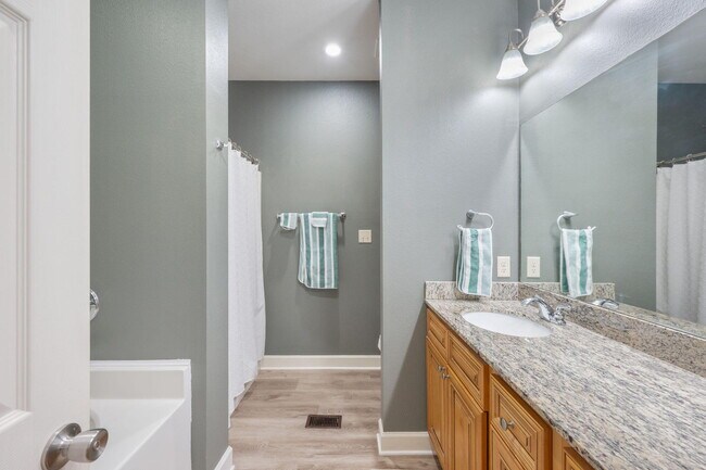 Building Photo - 406 Arbor Lake Dr