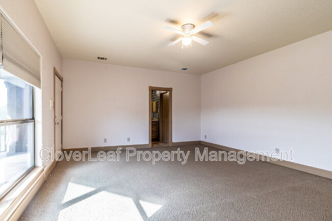 Building Photo - 2226 Windsor Pl