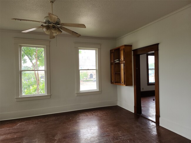 Building Photo - 403 Farquhar St