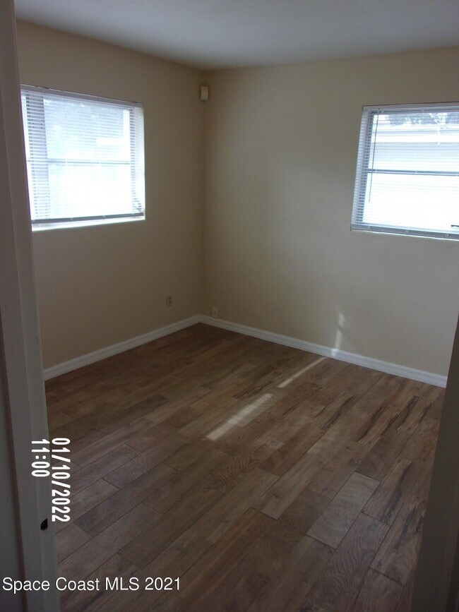 Building Photo - 1105 Myrtle Ln