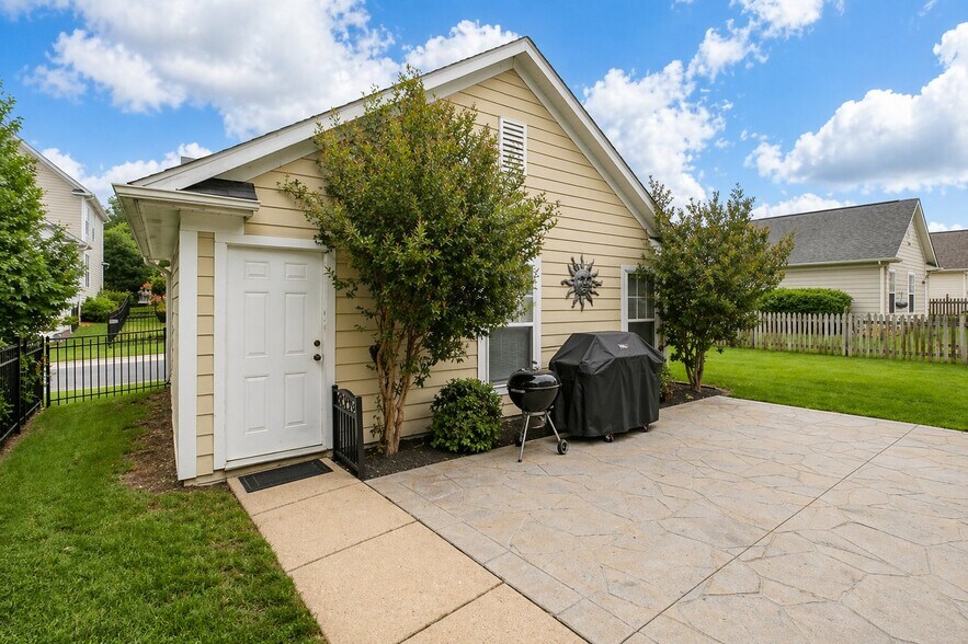 Building Photo - 1206 Anderson St