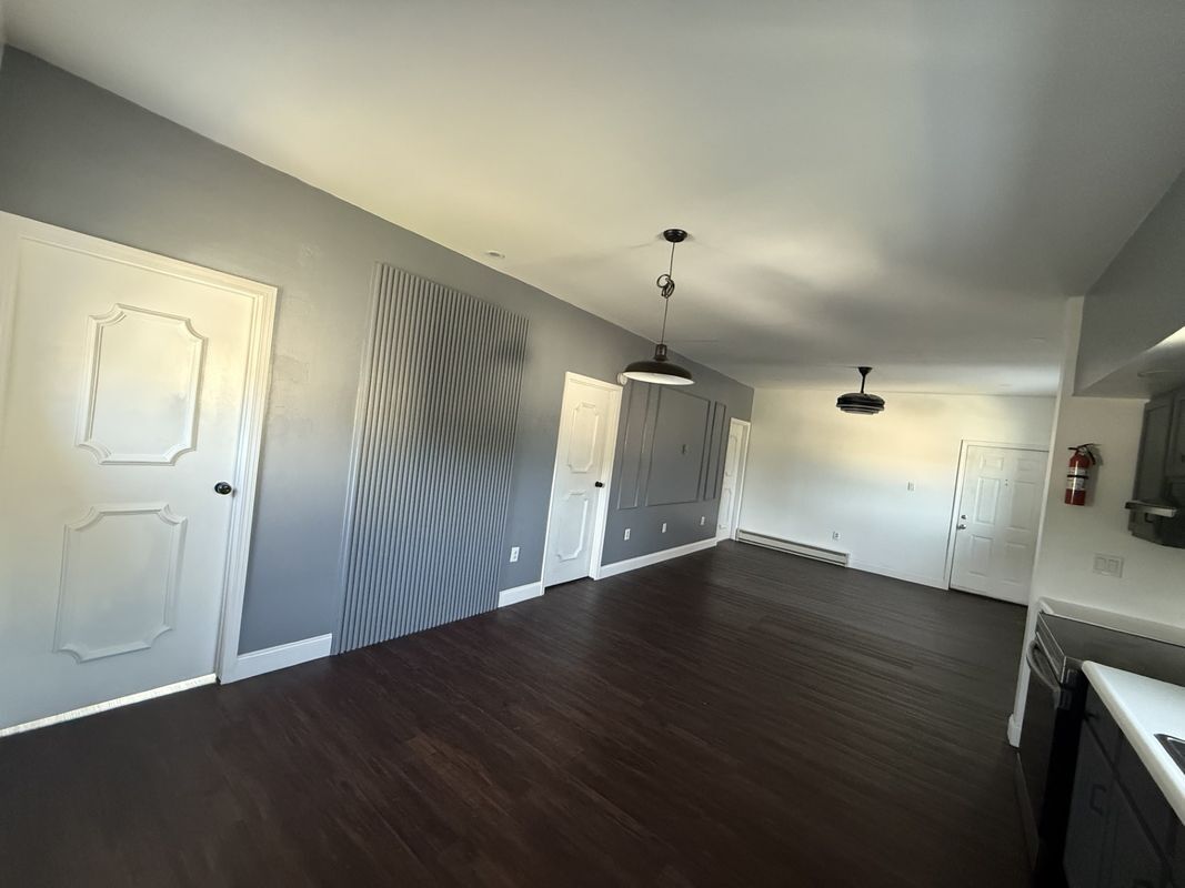 Building Photo - 132 E Main St