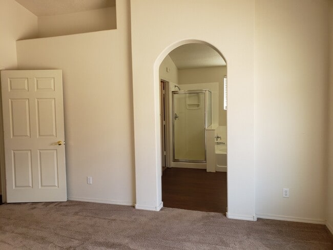 Building Photo - 3 bed 2 bath home in Huning Ranch