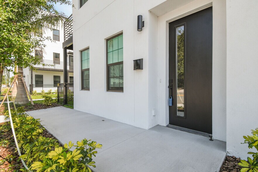 Building Photo - 2758 5th Ave S