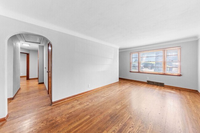 Building Photo - Cozy 3-Bedroom Home in Ferguson – $1,499/m...