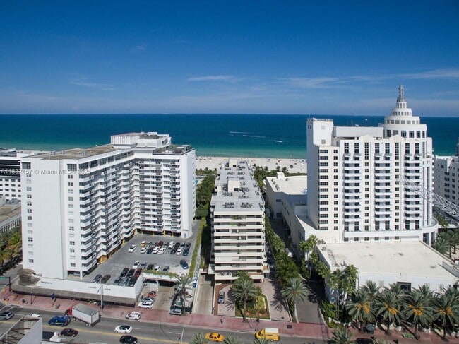 Primary Photo - 1621 Collins Ave
