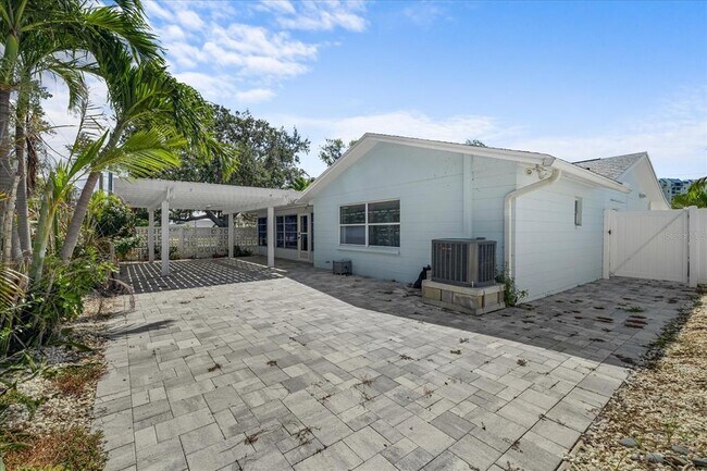 Building Photo - 10001 S Yacht Club Dr
