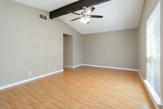 Building Photo - Charming 3-Bedroom Home Available for Rent!