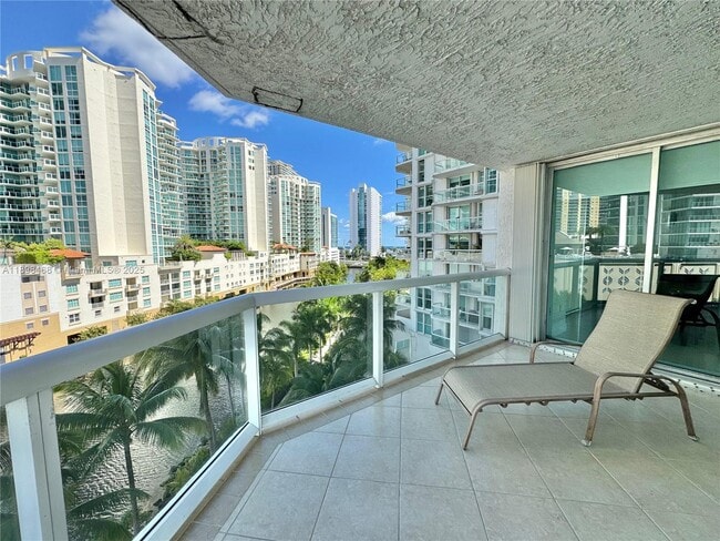 Building Photo - 16500 Collins Ave