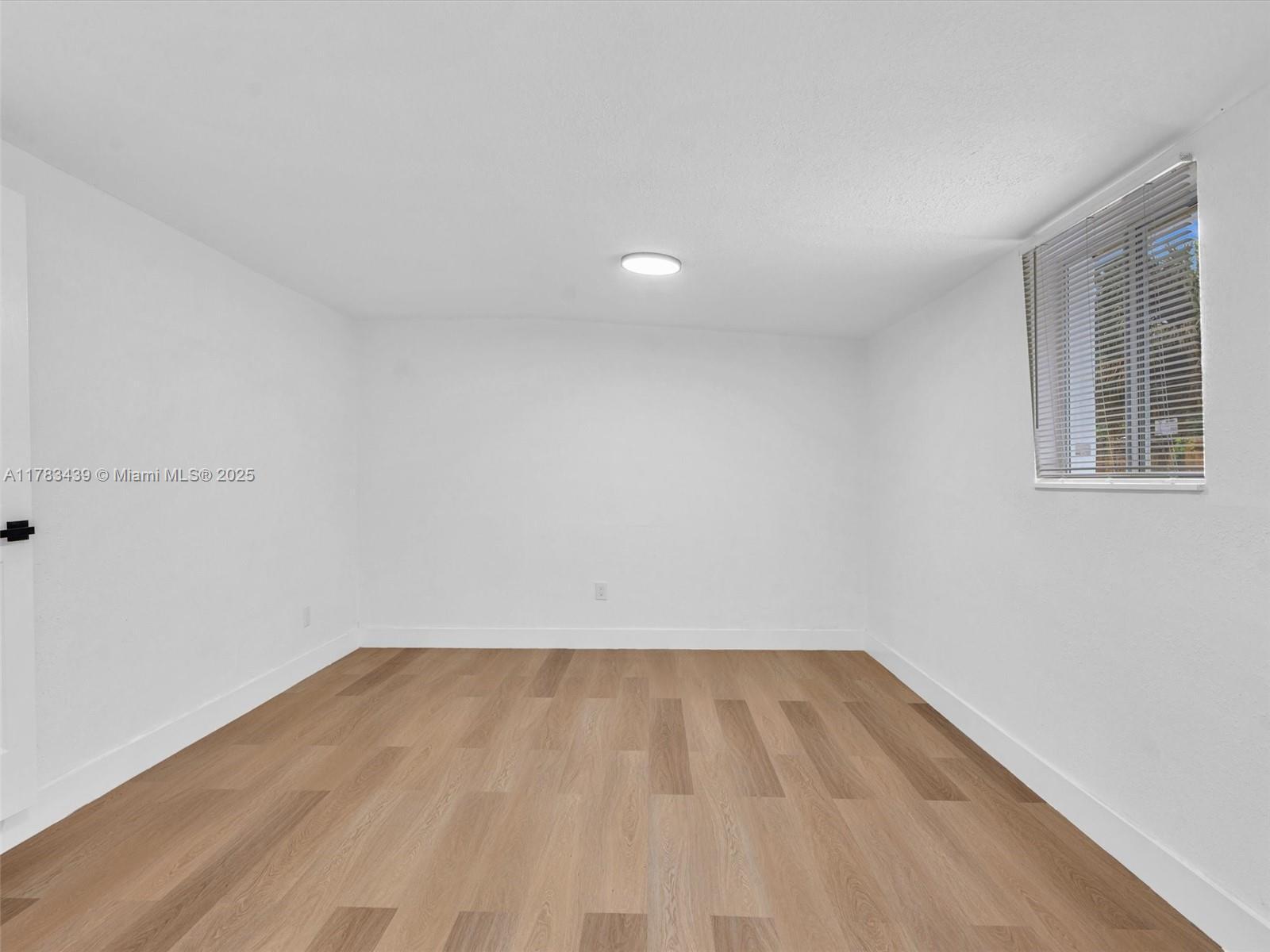 Building Photo - 470 NE 165th St