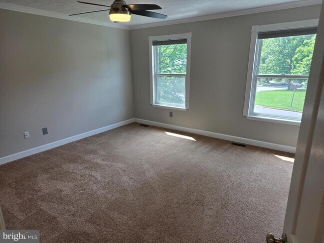 Building Photo - 12000 Rosiers Branch Dr