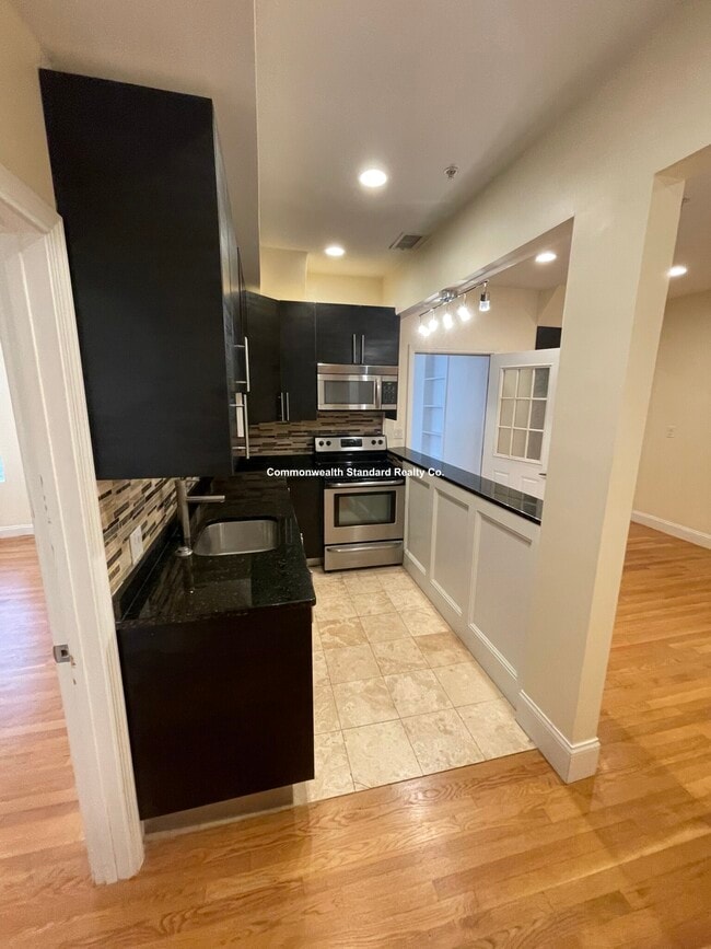 Building Photo - 1801 Beacon St