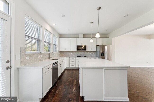 Building Photo - 43422 Robey Sq
