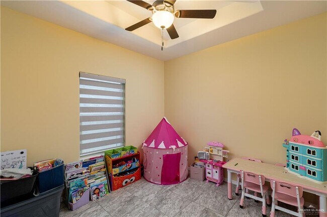 Building Photo - 2912 Fuerte Ave