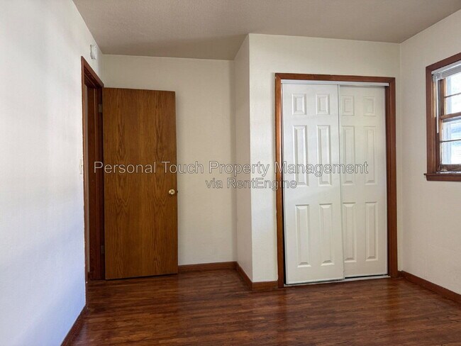 Building Photo - 1818 5th Ave S