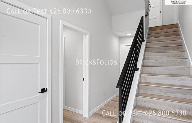 Building Photo - 1212 Harrington Ave NE