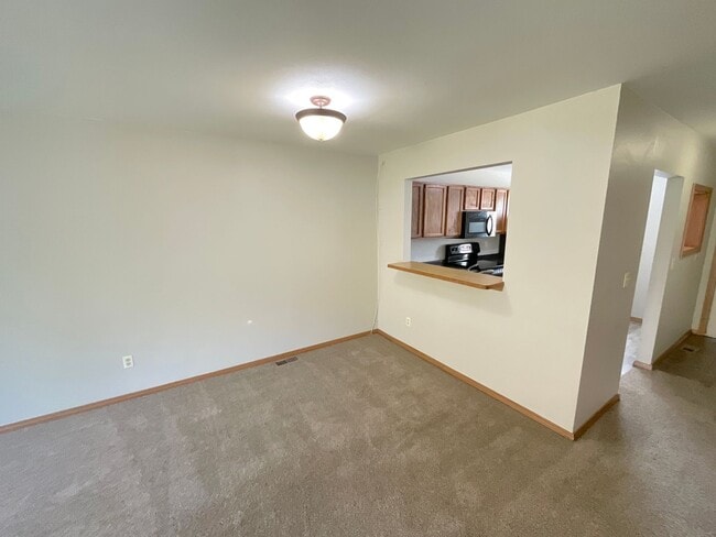 Building Photo - 2 Bedroom Townhome Available Near Austin B...