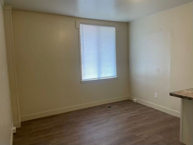 Building Photo - 44 S 200 E