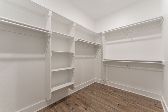 Building Photo - Beautiful Home on Two Acres