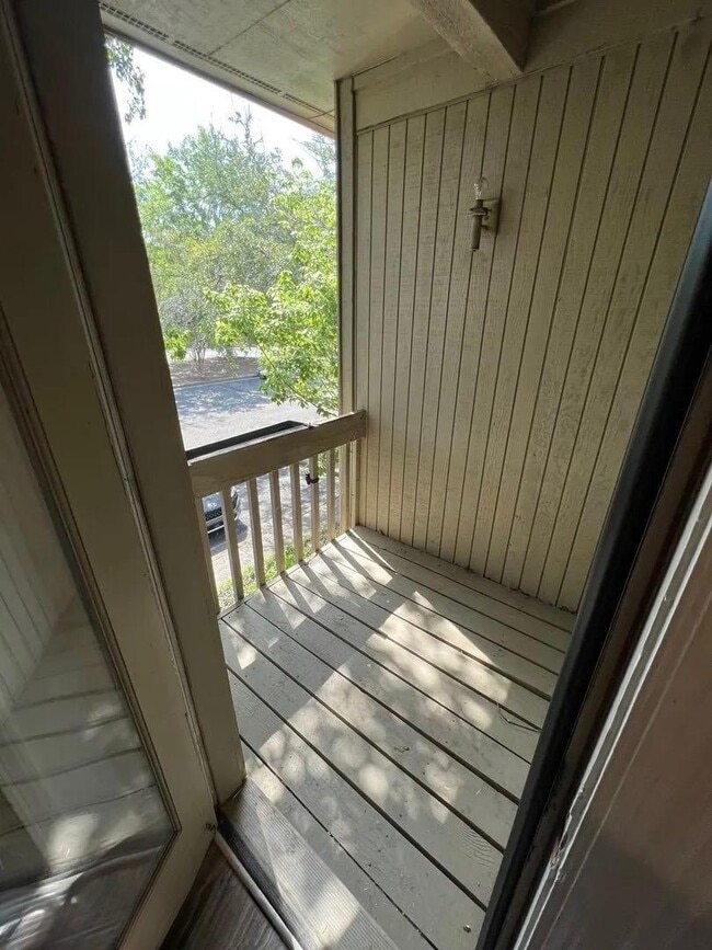 Building Photo - 1000 Stonegate Dr