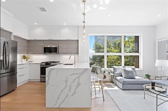 Primary Photo - 6025 JFK Blvd E