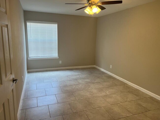 Building Photo - 5550 N Braeswood Blvd