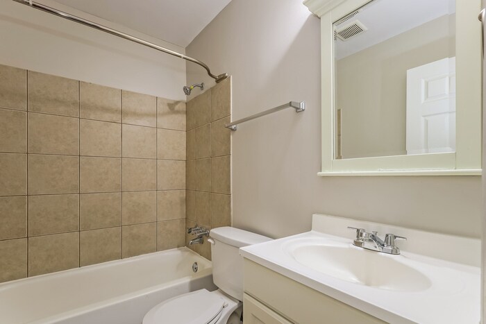 Building Photo - 7777 Ravenswood Dr