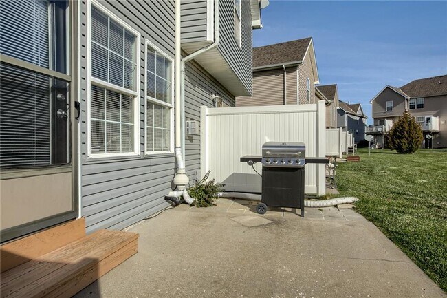 Building Photo - 2157 SW Rambling Vine Rd