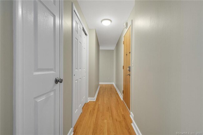 Building Photo - 115 S Main St