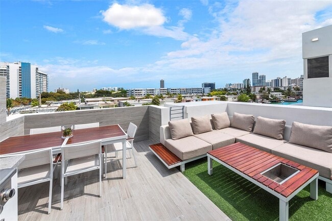 Building Photo - 41 N Shore Dr