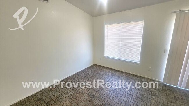Building Photo - 2 Bedroom, 1 Bath Adelanto Home