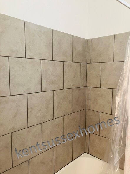 Tiled tub surround - 112 Mechanic Street