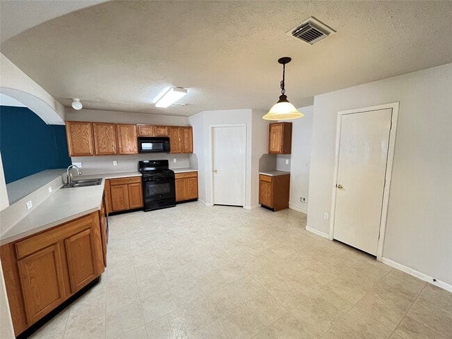 Building Photo - 29022 Fox Fountain Ln
