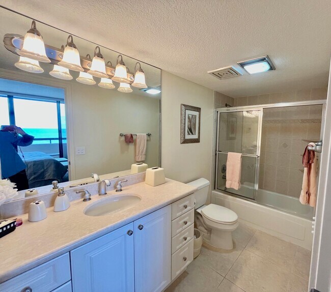 Building Photo - 4000 N Ocean Dr