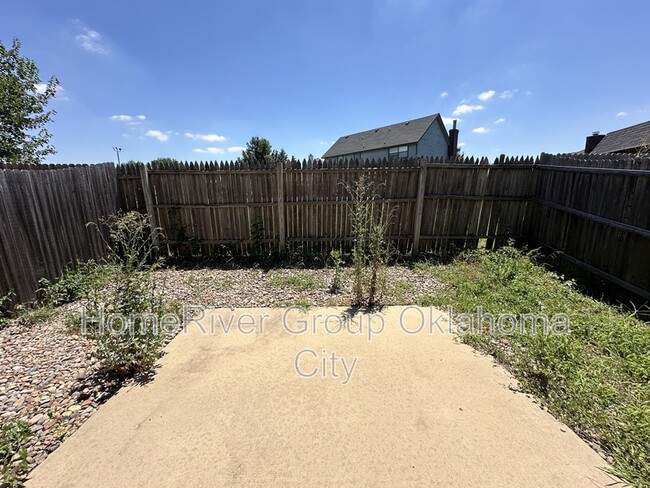 Building Photo - 922 SW 92nd St
