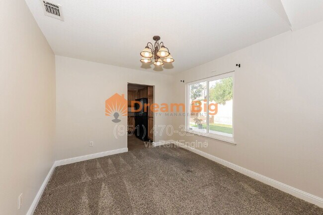 Building Photo - 2877 Sandberg St