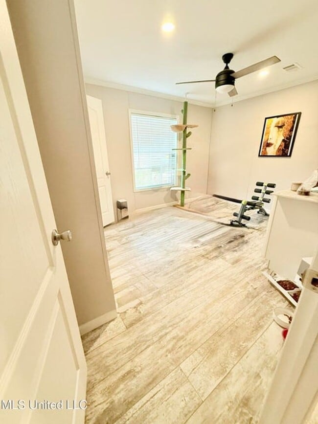 Building Photo - Spacious 5-Bedroom Home on Half an Acre