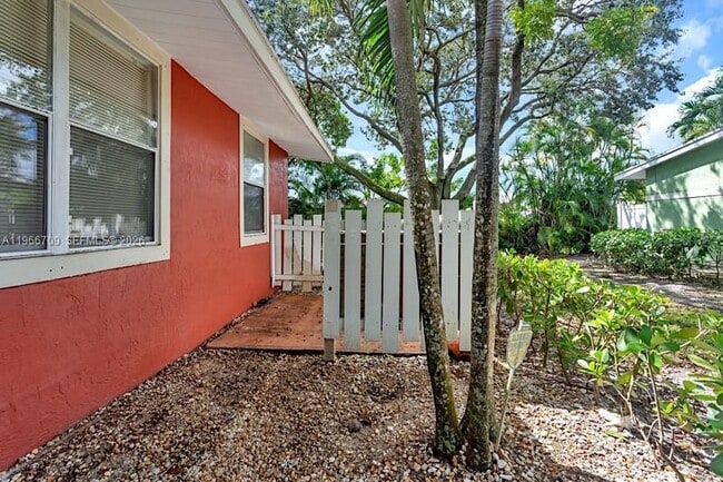 Building Photo - 7166 Southgate Blvd