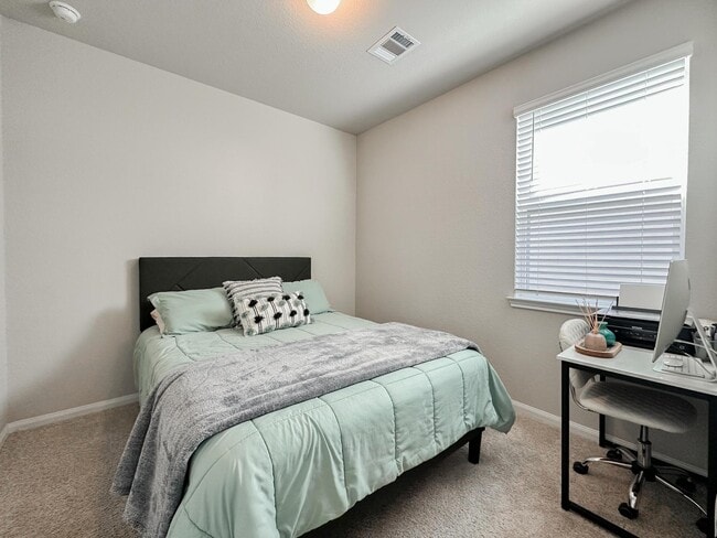 Building Photo - 2506 Moapa Dr