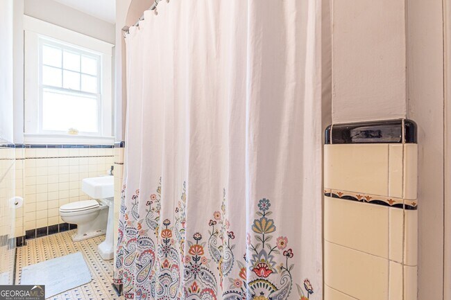 Building Photo - 1878 Cambridge Ave