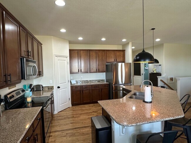 Building Photo - Beautiful 5 bedroom ranch home in (D49)