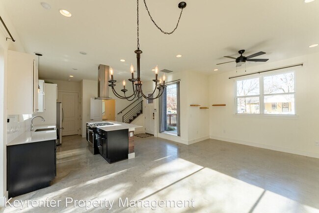 Building Photo - 3 br, 2.5 bath House - 3403 Neal St #A