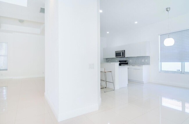 Building Photo - 2002 Schooner Ln